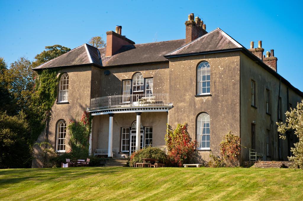 Hostal Boulston Manor Haverfordwest Exterior foto