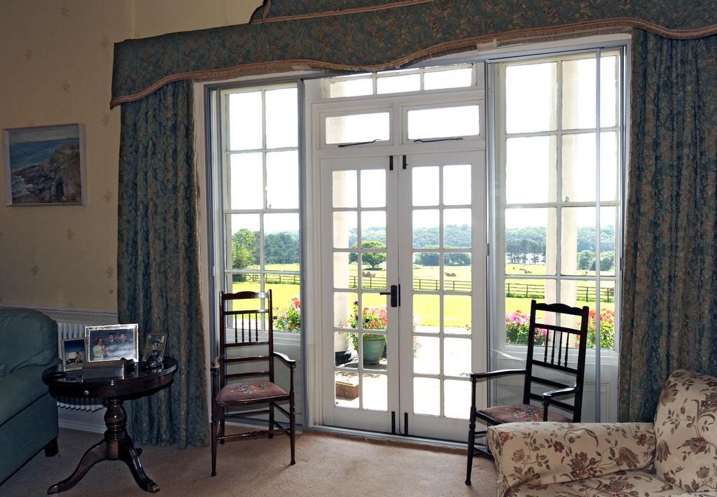Hostal Boulston Manor Haverfordwest Exterior foto