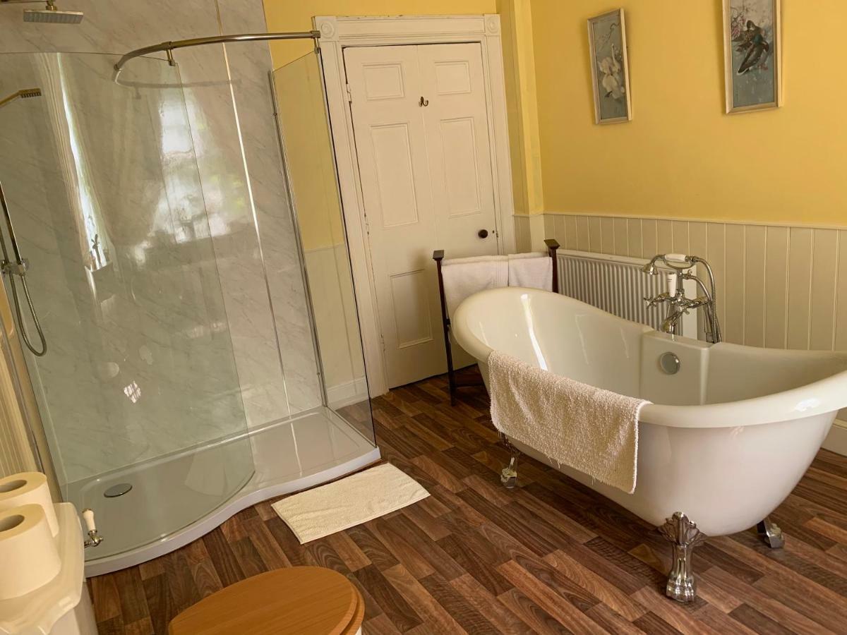 Hostal Boulston Manor Haverfordwest Exterior foto