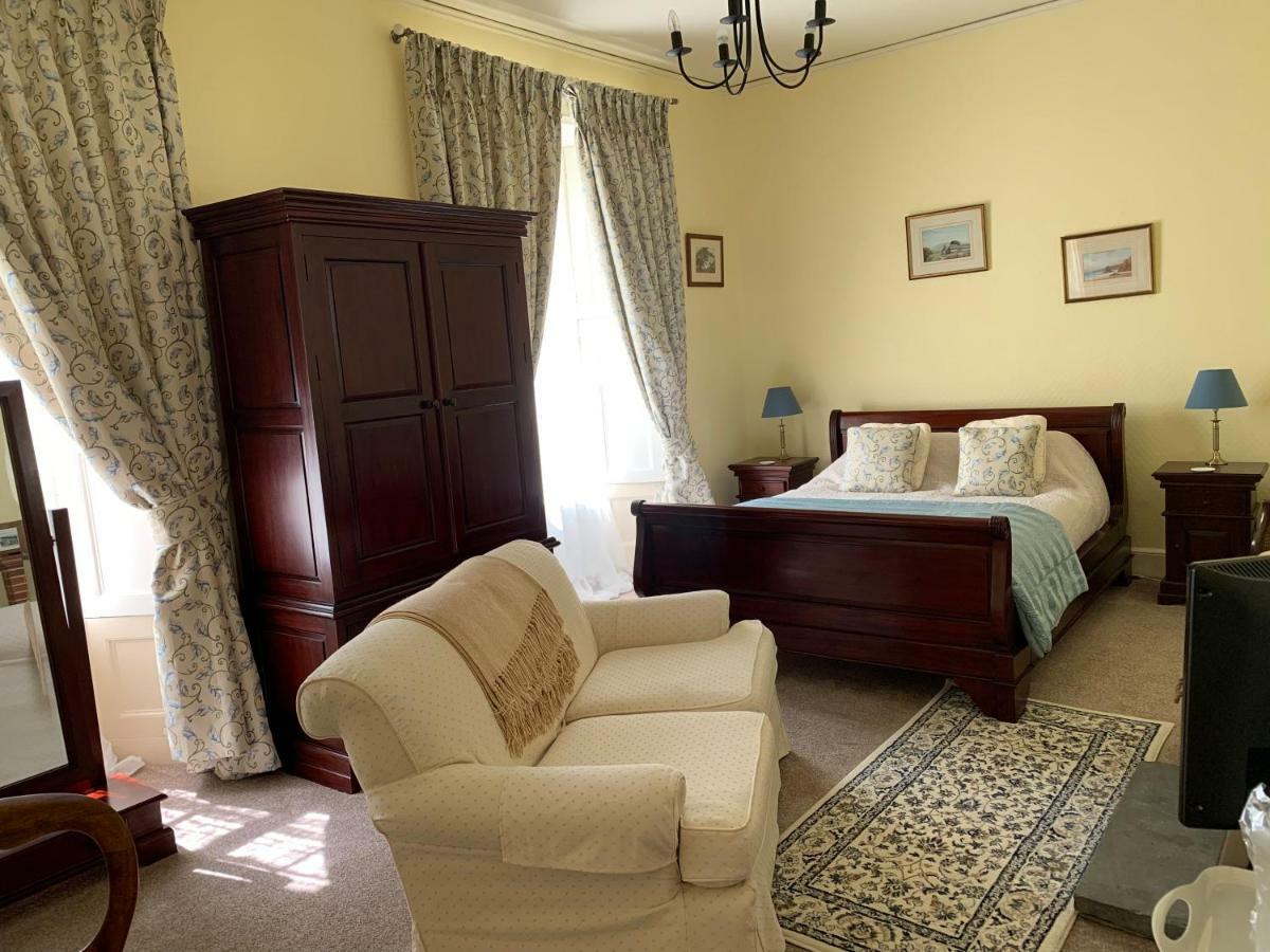 Hostal Boulston Manor Haverfordwest Exterior foto