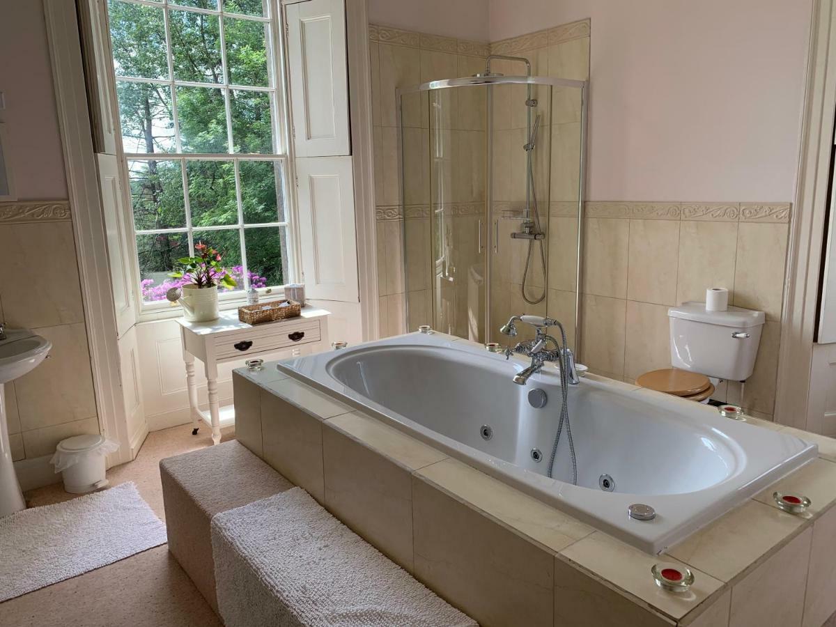 Hostal Boulston Manor Haverfordwest Exterior foto