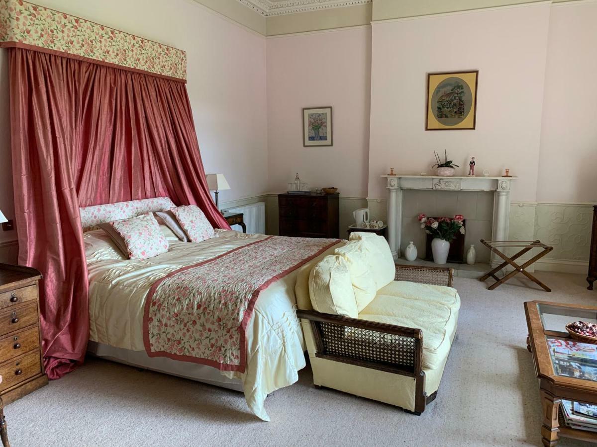 Hostal Boulston Manor Haverfordwest Exterior foto